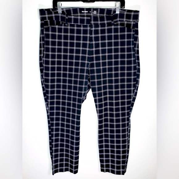 Old Navy Women's Black and White Pixie High Ride secret pockets - Picture 1 of 3